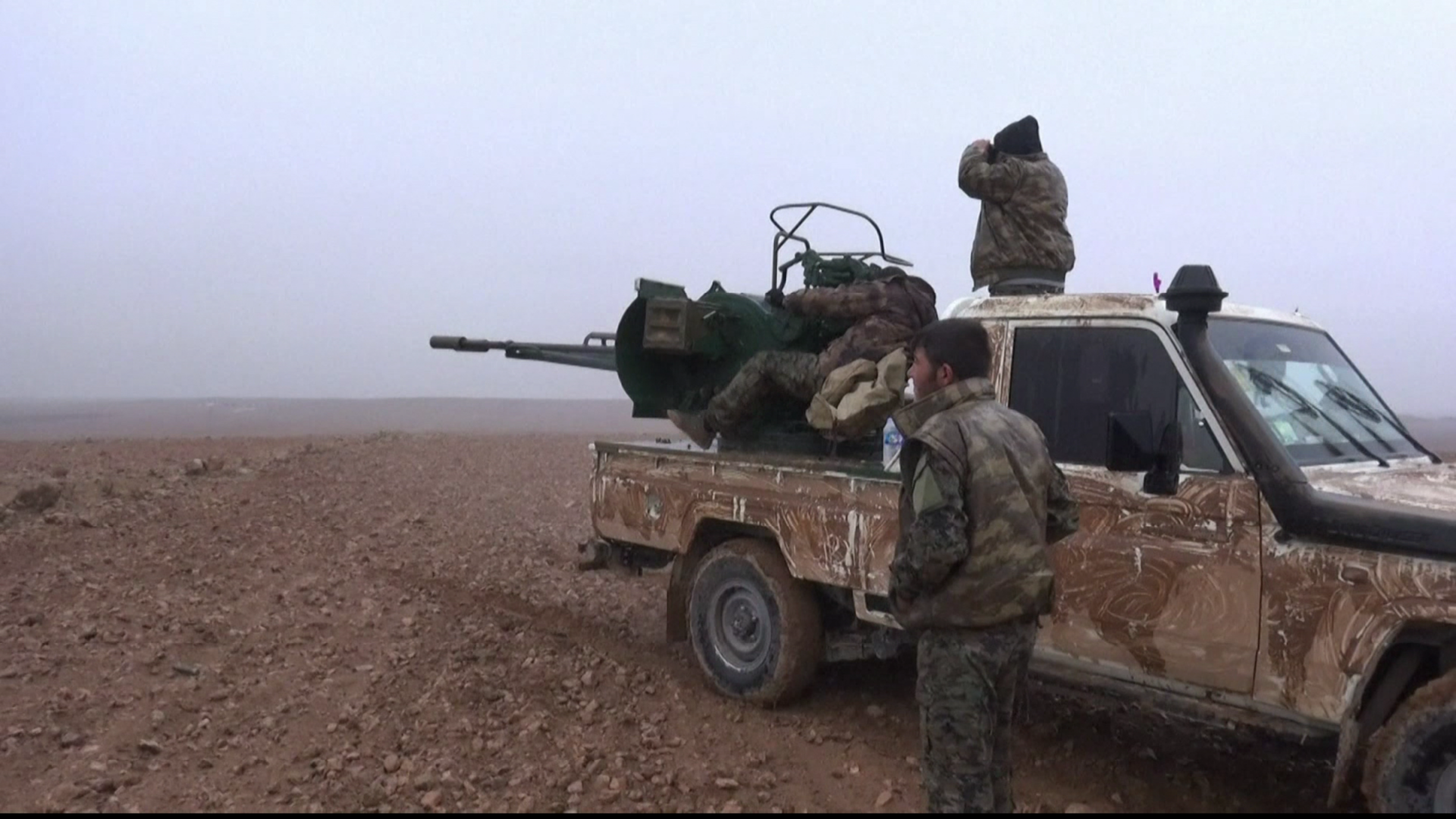 Şer di navbera Encûmena Minbic û komên çekdaran de derket